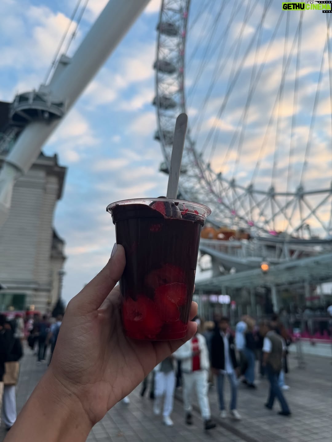 Sonam Pirani - 2.3K Likes - Peak Central London vibes 🌼😍

#centrallondon #london #londonbridge #kensington #strawberrys #londoneye
