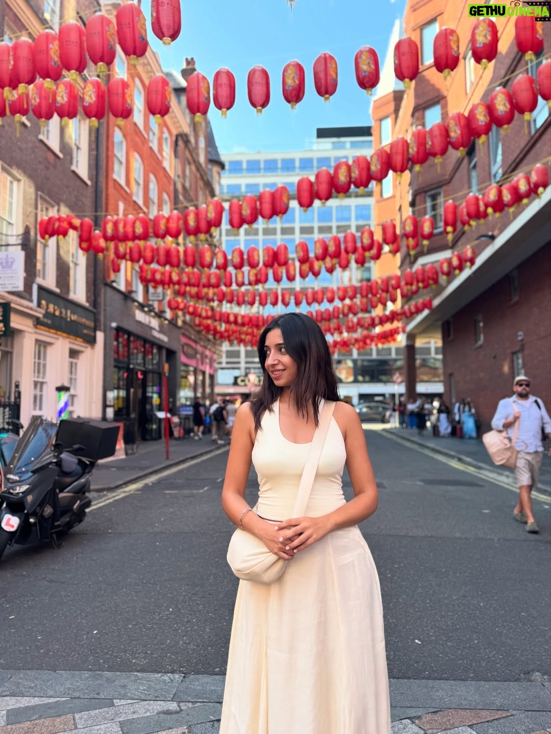 Sonam Pirani - 1K Likes - Day 1 in London: laughter, coffee, good food, and getting lost in Central streets. ✨

#london #centrallondon #harrypotter #uk