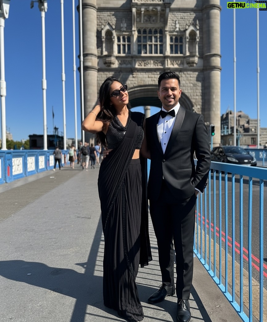 Sonam Pirani - 2.2K Likes - I asked nano banana to add boyfriend next to my iconic photos 🤣 WTH 

#nanobanana #google #gemini
