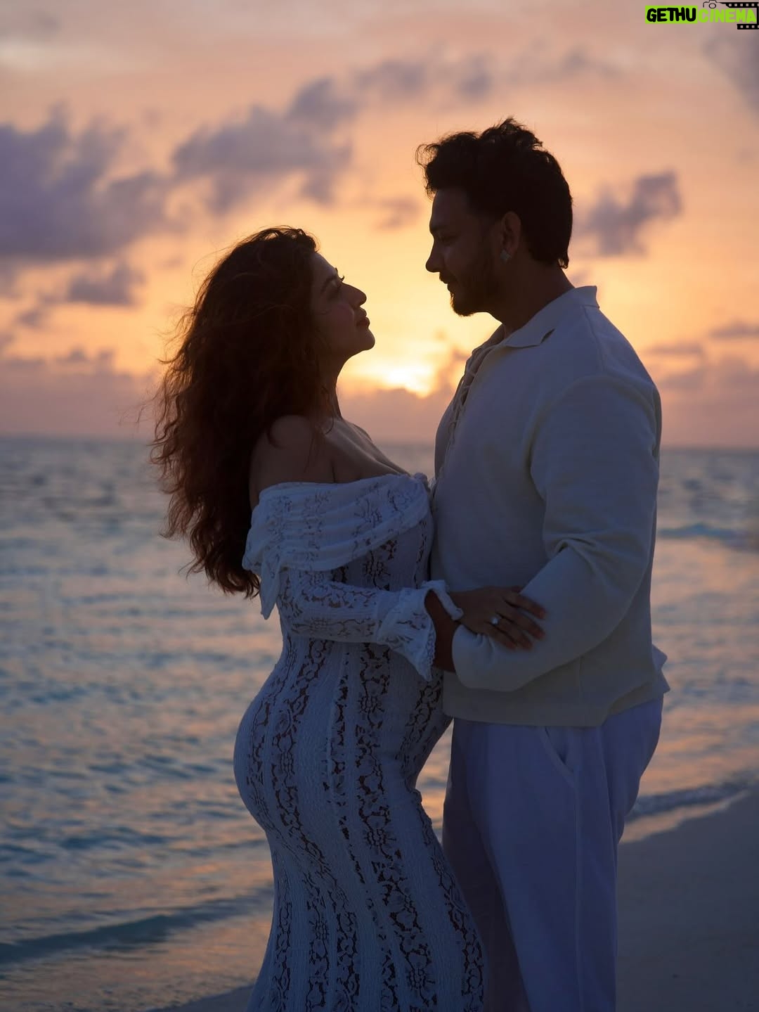 Sonarika Bhadoria - 326.5K Likes - Our greatest adventure yet🫠🪬✨🫀🏡♾️🧿

📸 @zameeth07