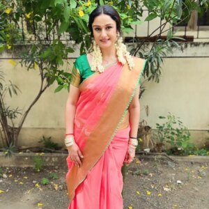 Sonia Agarwal Instagram - Happy Ganesh Chaturthi ❤️🙏 #soniaagarwal #ganeshchaturthi #stayblessed🙏 #sareelove #silksaree #pinkpinkpink