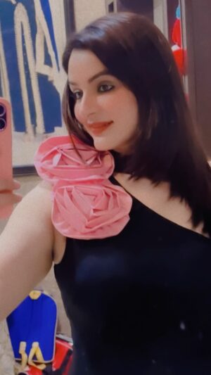 Sonia Thakur Instagram - #oldisgoldsongs🎶❣️ ❤️ #followforfollowback #videoviral #family #instagood #reelsinstagram #soniarajput💕 #foryou #love