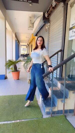 Sonia Thakur Instagram - #reelsinstagram #soniarajput💕 #followforfollowback #videoviral #instagood #family #love