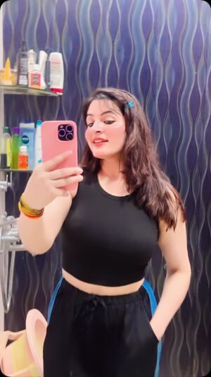 Sonia Thakur Instagram - #reelsinstagram #followforfollowback #soniarajput💕 #trendingreels #videoviral #instagood #maa #instagood #dadi #matto
