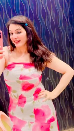 Sonia Thakur Instagram - #bloperrr😏
#reelsinstagram #followforfollowback #soniarajput💕 #trendingreels #instagood #family #maa #instagood #foryou #insta #videoviral