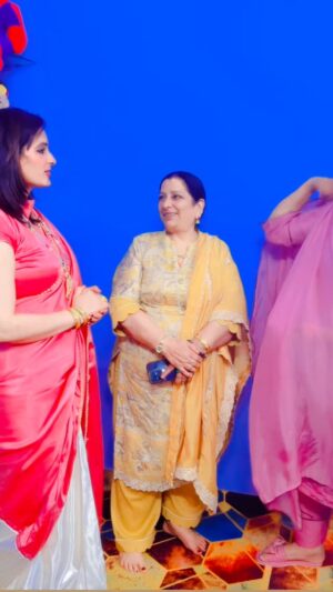 Sonia Thakur Instagram - Happy birthday 🎂 maa❤️🧿🧿😘