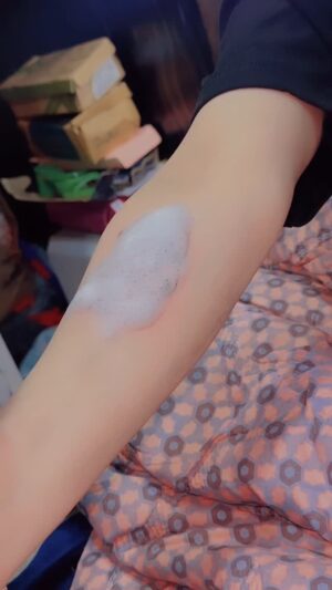 Sonia Thakur Instagram - Life ka first tattoo, ❤️🥹🥹Meri jaan🧿😘 #maa #beta #love #followforfollowback #reelsinstagram #soniarajput💕 #instagram #family #videoviral