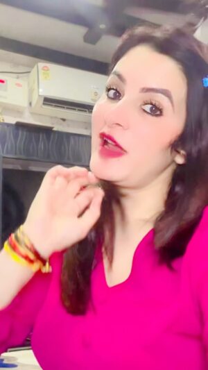 Sonia Thakur Instagram - Kr do like 👍🏻 Nai Bnugi star 🤣🤣