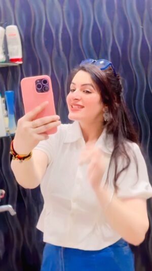 Sonia Thakur Instagram - #reelsinstagram #followforfollowback #soniarajput💕 #trendingreels #family #instagood #foryou #maa