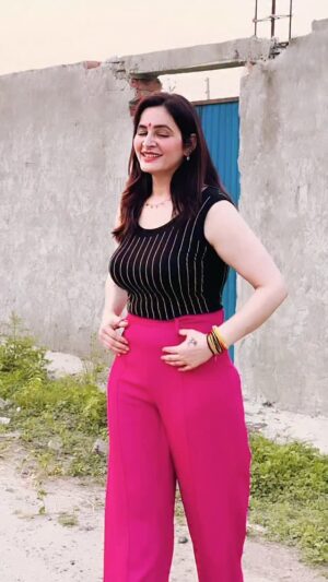 Sonia Thakur Instagram - Hum kya hai Kaise Hai ……ye Sirf Hume Pta Ya Humari Family ko☝🏻