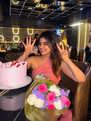Soniya Suresh Instagram - 25 and loved ❤️
Thanks to each and everyone for the wishes and blessings🥹
FOREVER GRATEFUL ❤️