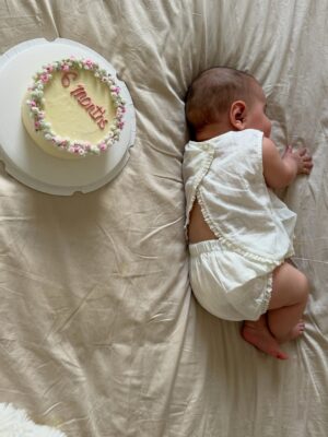 Sophia Grace Brownlee Instagram - halfway to 1 my sweet girl 🤍

_

_

_

_

_#baby#babygirl#babies#girl#6monthsold#sixmonthsold#girlmom#babiesofinstagram