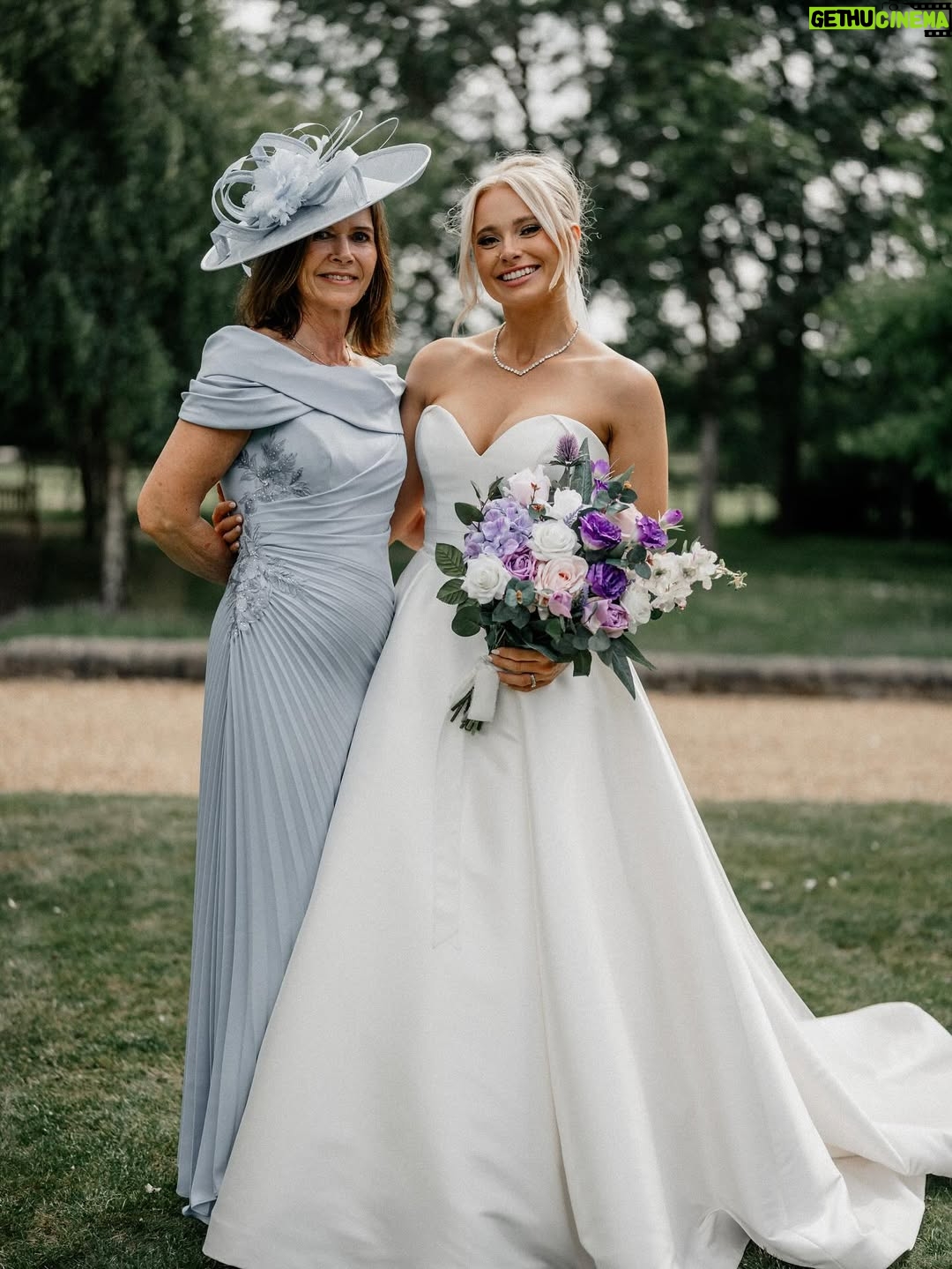 Sophie Lloyd - 47.1K Likes - Married my best friend, the love of my life, and the one who makes my heart feel at home 💍🖤