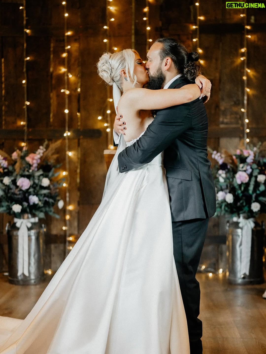 Sophie Lloyd - 47.1K Likes - Married my best friend, the love of my life, and the one who makes my heart feel at home 💍🖤