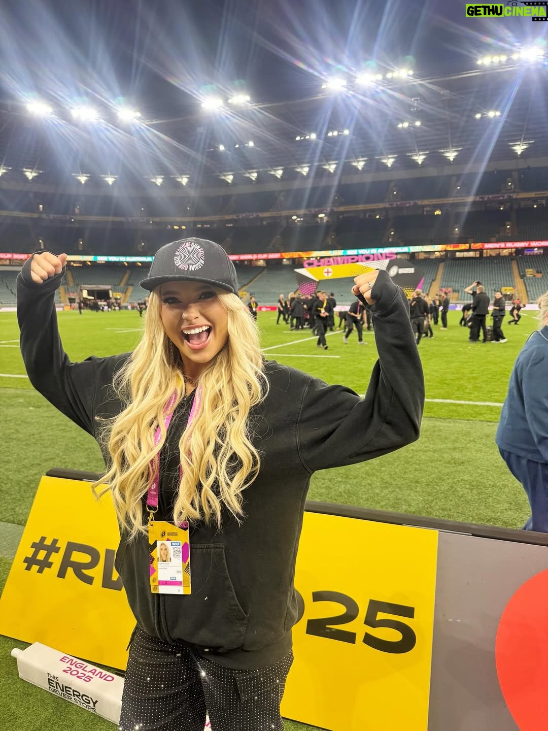 Sophie Lloyd - 32.7K Likes - Seriously can’t get over how incredible yesterday was 🥹 getting to open up the Women’s Rugby World Cup final to 82,000 people was one of the proudest moments of my life. It felt like such an empowering day for women everywhere and I’m so honoured to have played a part in it. Congratulations to all the players for helping shape history and an extra special congrats to @redrosesrugby for bringing home the cup 🏆🌹

#womensrugby #redroses #rugby #RWC2025 #rwc2025final #guitarist #rugbyworldcup #englandrugby