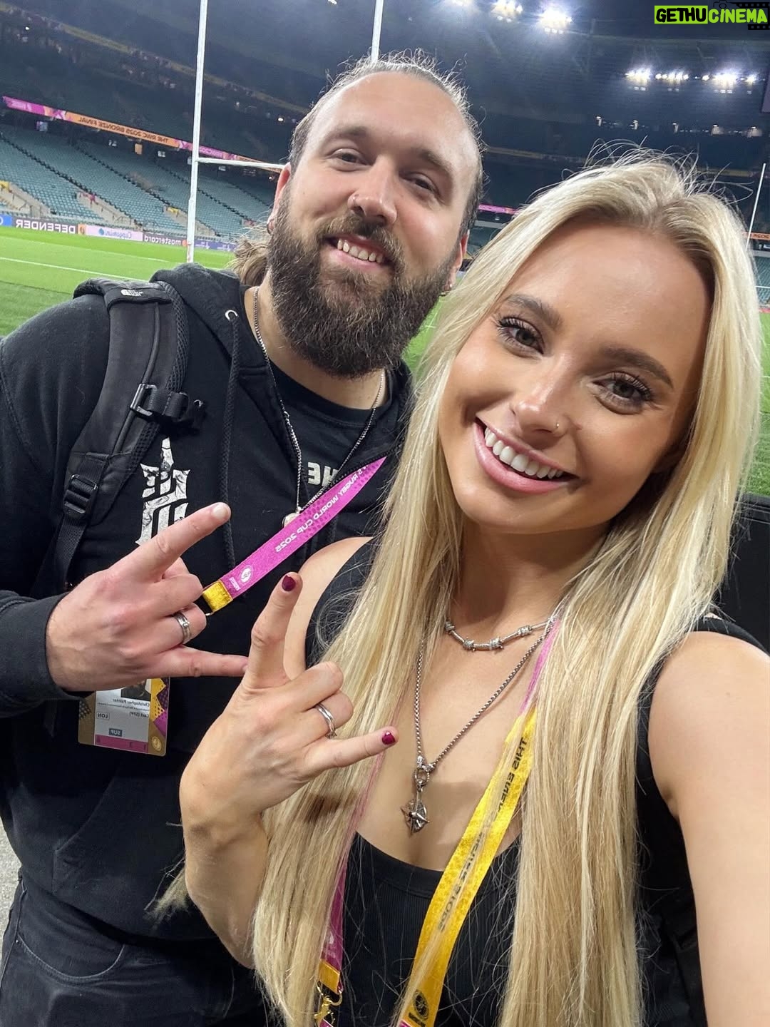 Sophie Lloyd - 32.7K Likes - Seriously can’t get over how incredible yesterday was 🥹 getting to open up the Women’s Rugby World Cup final to 82,000 people was one of the proudest moments of my life. It felt like such an empowering day for women everywhere and I’m so honoured to have played a part in it. Congratulations to all the players for helping shape history and an extra special congrats to @redrosesrugby for bringing home the cup 🏆🌹

#womensrugby #redroses #rugby #RWC2025 #rwc2025final #guitarist #rugbyworldcup #englandrugby