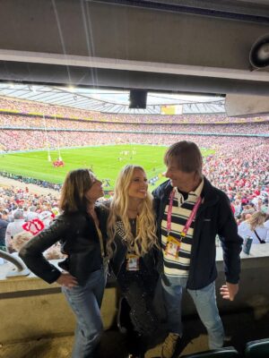 Sophie Lloyd Instagram - Seriously can’t get over how incredible yesterday was 🥹 getting to open up the Women’s Rugby World Cup final to 82,000 people was one of the proudest moments of my life. It felt like such an empowering day for women everywhere and I’m so honoured to have played a part in it. Congratulations to all the players for helping shape history and an extra special congrats to @redrosesrugby for bringing home the cup 🏆🌹

#womensrugby #redroses #rugby #RWC2025 #rwc2025final #guitarist #rugbyworldcup #englandrugby