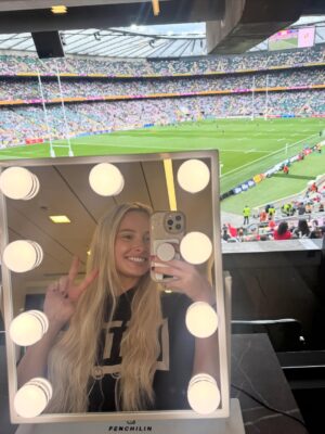 Sophie Lloyd Instagram - Seriously can’t get over how incredible yesterday was 🥹 getting to open up the Women’s Rugby World Cup final to 82,000 people was one of the proudest moments of my life. It felt like such an empowering day for women everywhere and I’m so honoured to have played a part in it. Congratulations to all the players for helping shape history and an extra special congrats to @redrosesrugby for bringing home the cup 🏆🌹

#womensrugby #redroses #rugby #RWC2025 #rwc2025final #guitarist #rugbyworldcup #englandrugby