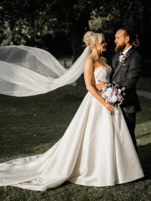 Sophie Lloyd Instagram - Married my best friend, the love of my life, and the one who makes my heart feel at home 💍🖤