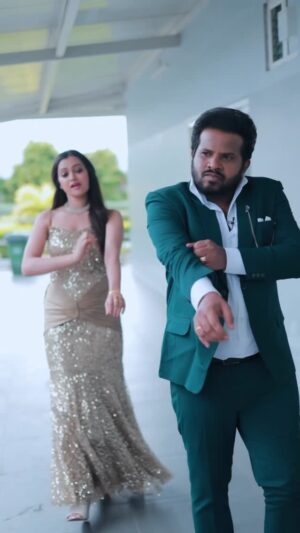 Sowmya Raoh Instagram - If u are just as an option then u also look for other options🤞😉
But @hyper.aadi wil never change 😂🤪.
Kaani mana @brahms25 Maatrame Bangaram 😍❤️
#sowmya #sowmyarao #reels #reelitfeelit #exlpore #viral