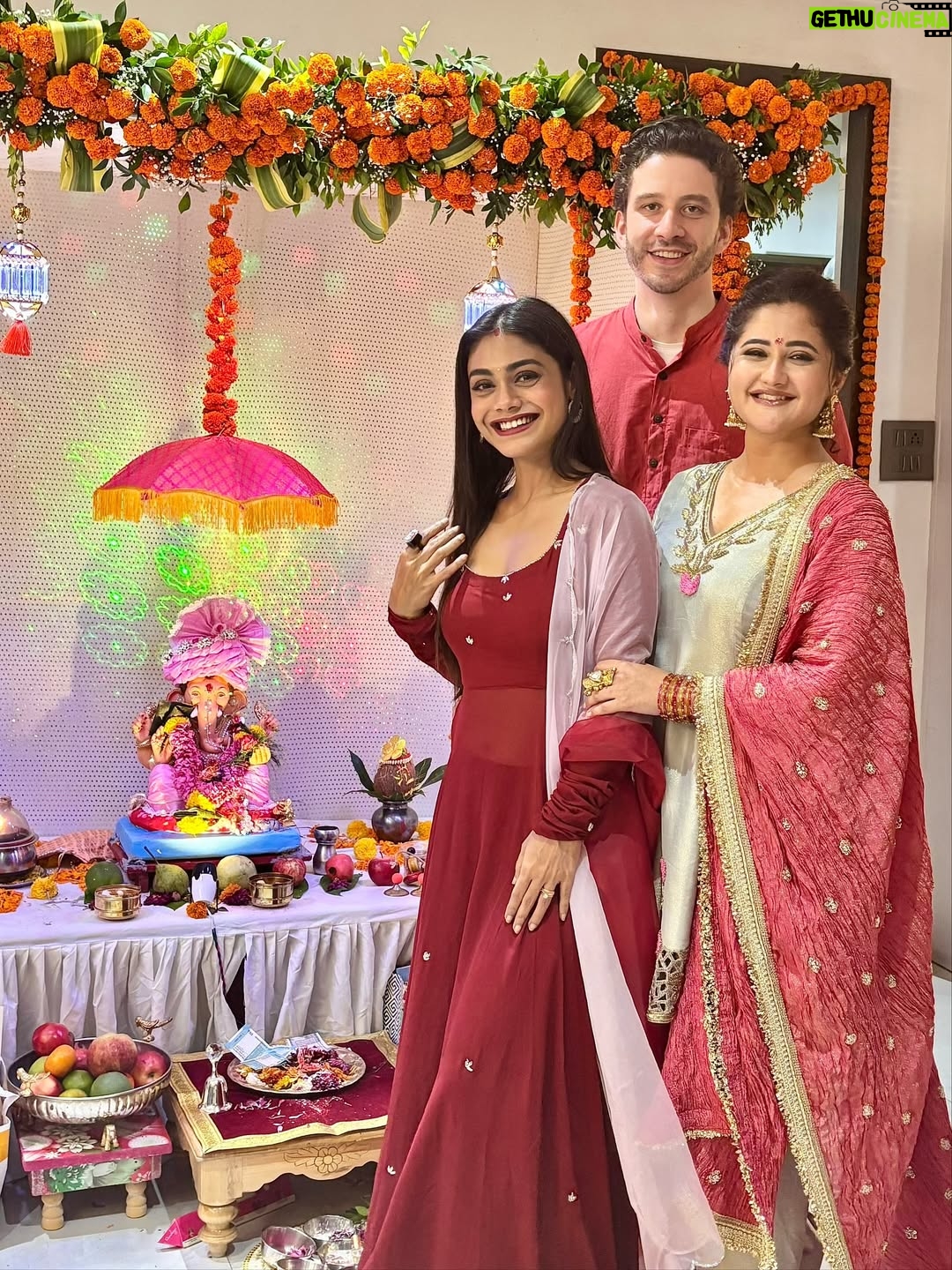 Sreejita De - 83.7K Likes - Our Ganesh Chaturthi was filled with laughter, happy faces and modals! Bolo Ganpati Bappa morya! 🙏🕉️🧿❤️🥰 #ganpatibappamorya Ganpati festival Day 1

Sreejita outfit @aachho 
#ganeshchaturthi #festive #indianwear #festivevibes #indian #german #husbandandwife #sreejitade