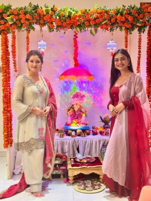 Sreejita De Instagram - Our Ganesh Chaturthi was filled with laughter, happy faces and modals! Bolo Ganpati Bappa morya! 🙏🕉️🧿❤️🥰 #ganpatibappamorya Ganpati festival Day 1

Sreejita outfit @aachho 
#ganeshchaturthi #festive #indianwear #festivevibes #indian #german #husbandandwife #sreejitade