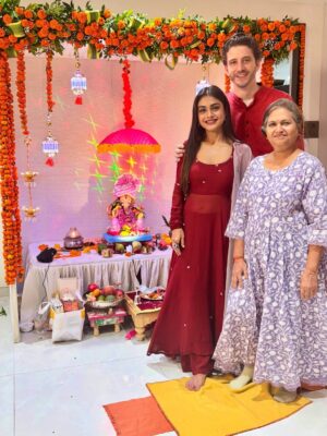 Sreejita De Instagram - Our Ganesh Chaturthi was filled with laughter, happy faces and modals! Bolo Ganpati Bappa morya! 🙏🕉️🧿❤️🥰 #ganpatibappamorya Ganpati festival Day 1

Sreejita outfit @aachho 
#ganeshchaturthi #festive #indianwear #festivevibes #indian #german #husbandandwife #sreejitade