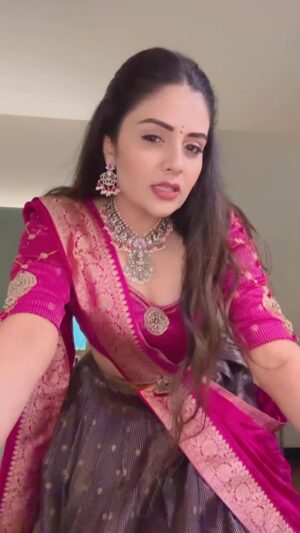 Sreemukhi Instagram - Diwali ♥️♥️✨✨

#happydiwali #sreemukhi