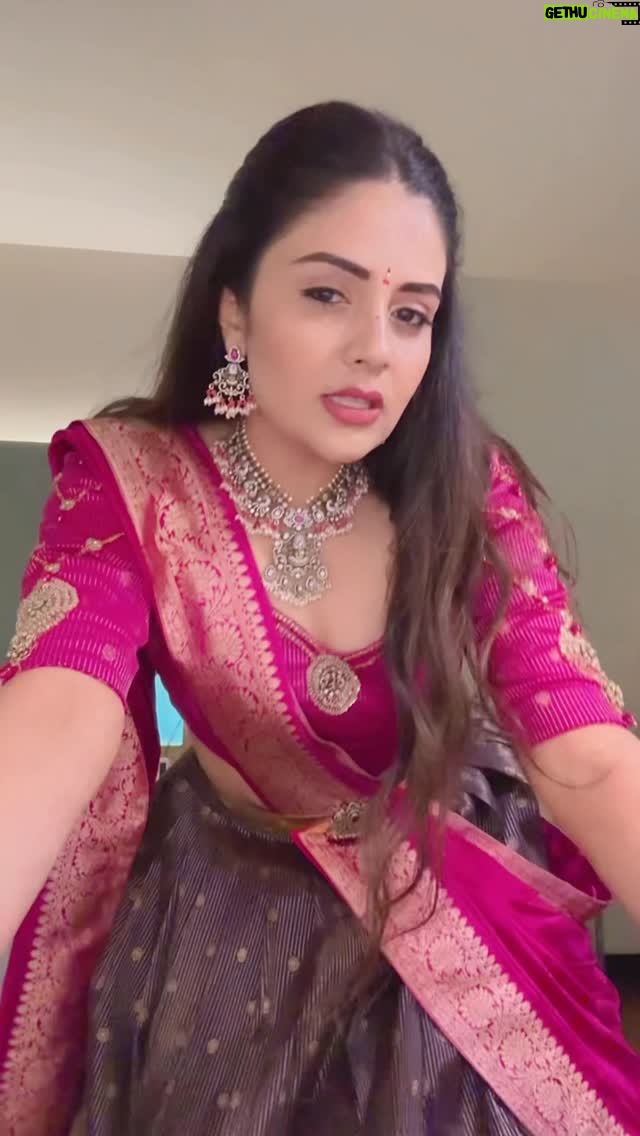 Sreemukhi - 292.4K Likes - Diwali ♥️♥️✨✨

#happydiwali #sreemukhi