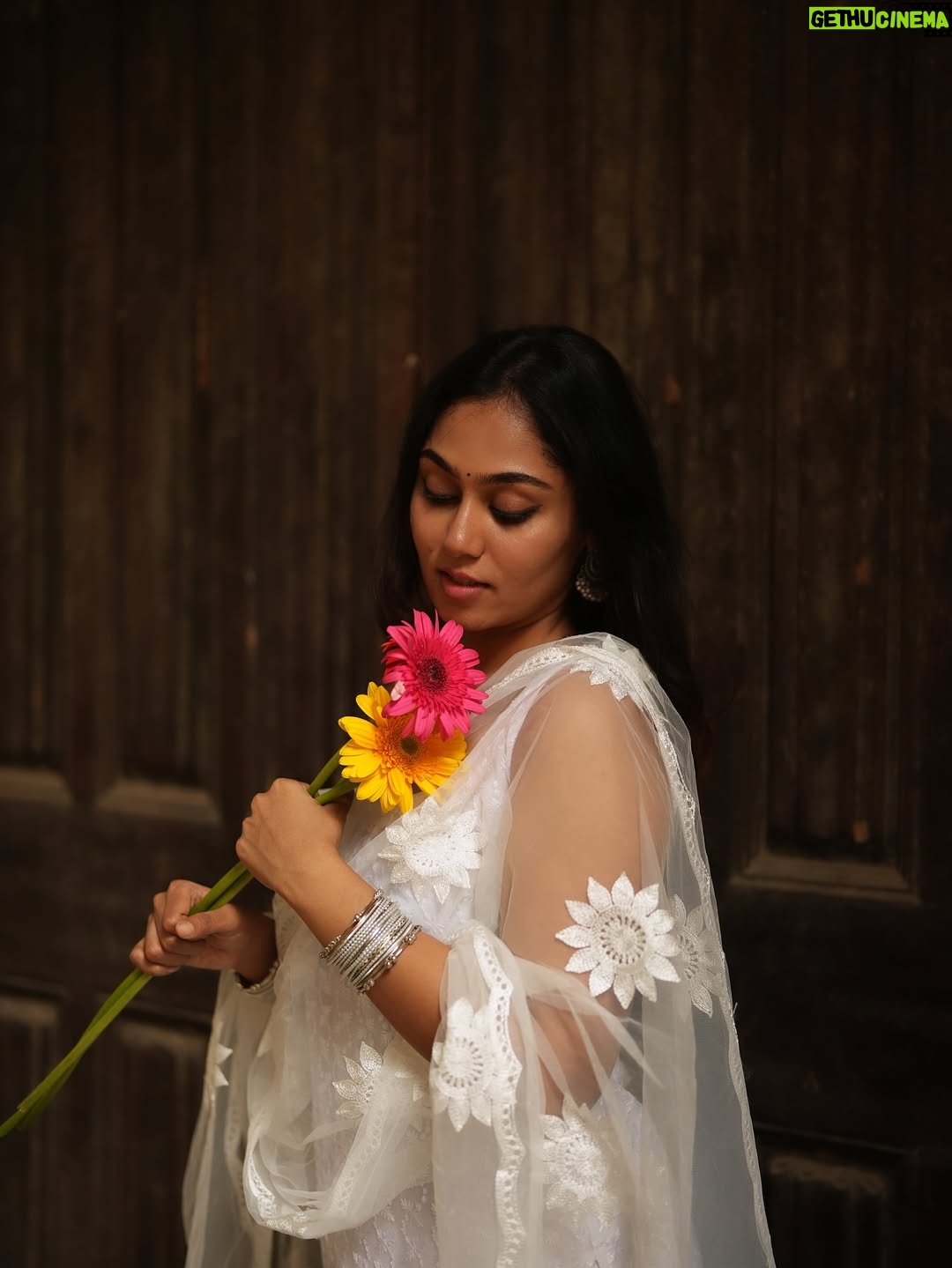 Sreethu Krishnan - 107.3K Likes - Dancing in the moon’s  glow 🌝✨ 

📸 @gurugraphy._ 

#sreethukrishnan