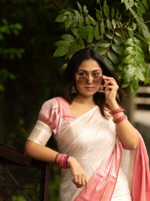 Sreethu Krishnan Instagram - Just a classic girl in a classic city💃🌝✨

@zin_preethi  @trinetra_collections 
📸 @viraaj_photography 

#sreethukrishnan #saree #classic #photoshoot