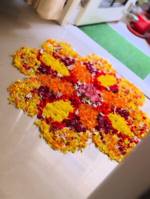 Sreethu Krishnan Instagram - Wrapped in kasavu, surrounded by love🌝🧿 

 @bougainvilleatvm 

#onam #sreethukrishnan #2