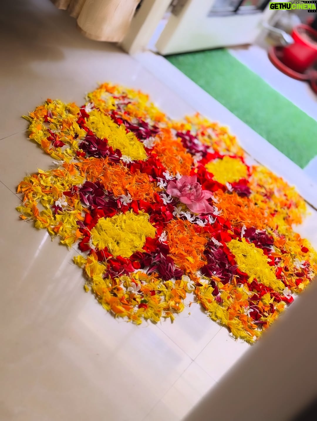 Sreethu Krishnan - 58K Likes - Wrapped in kasavu, surrounded by love🌝🧿 

 @bougainvilleatvm 

#onam #sreethukrishnan #2