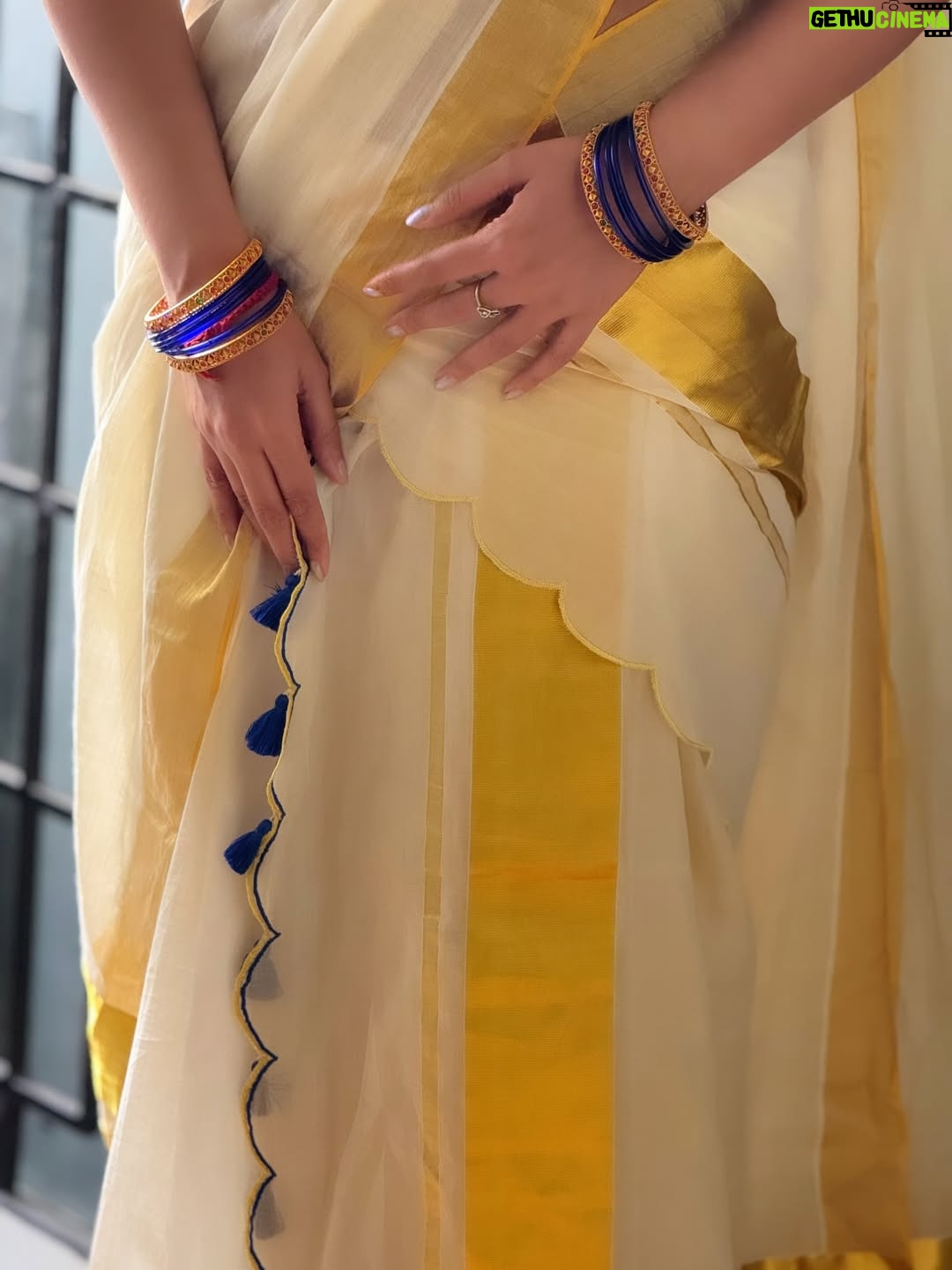 Sreethu Krishnan - 58K Likes - Wrapped in kasavu, surrounded by love🌝🧿 

 @bougainvilleatvm 

#onam #sreethukrishnan #2
