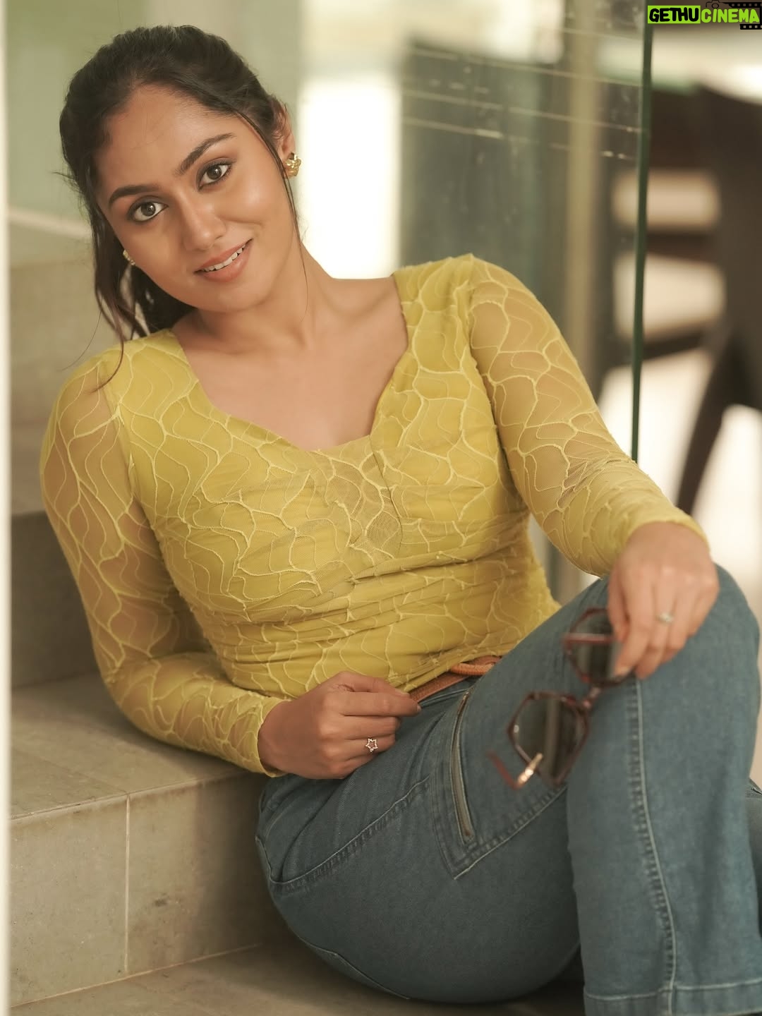 Sreethu Krishnan - 111.8K Likes - Eyes speak what words can’t 🌝🧿

Photographer - @camerasenthil
Makeup - @Srijamohan_artistry
Shoot Organized by @rrajeshananda

#sreethukrishnan
