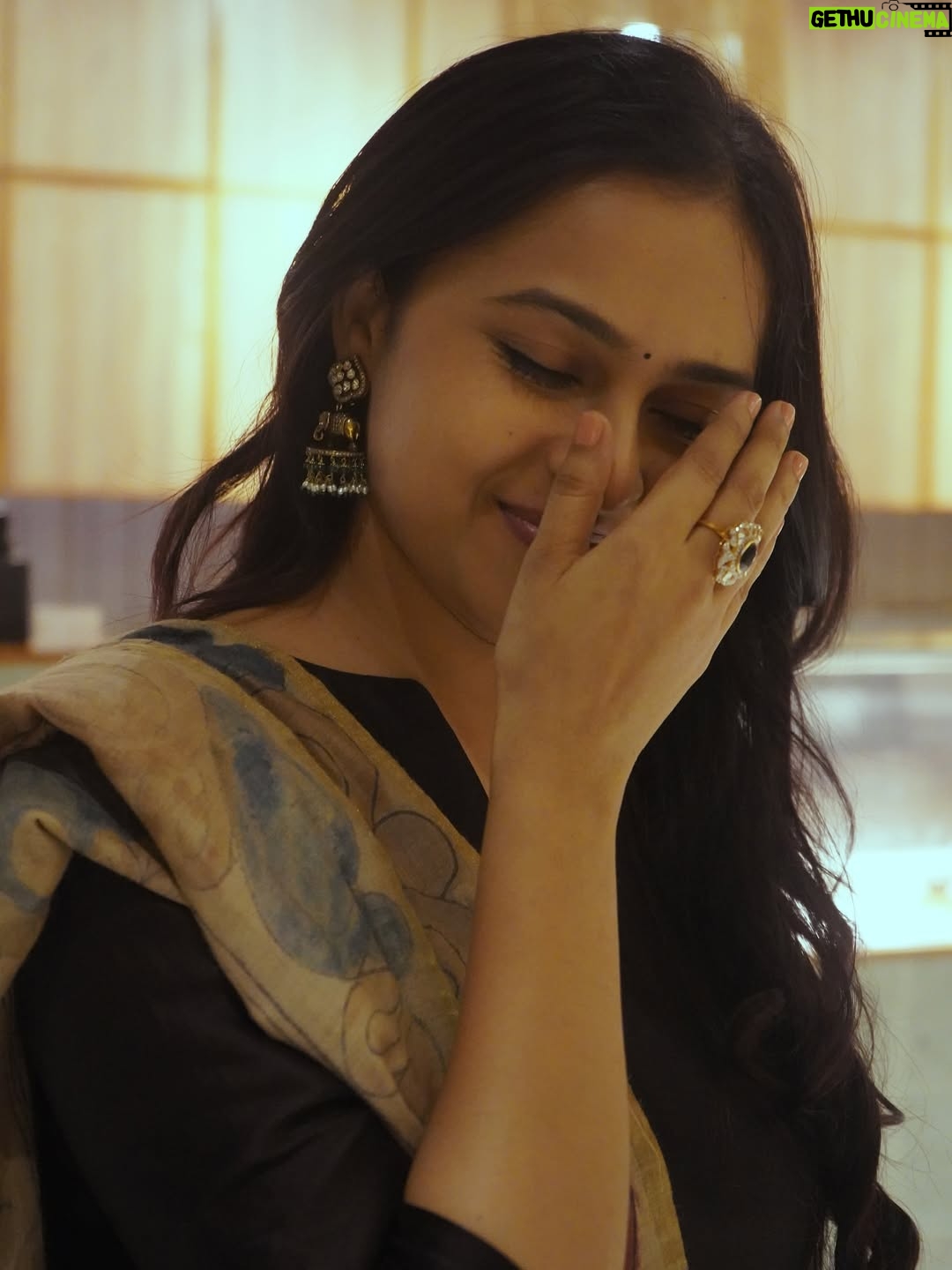 Sri Divya - 419.8K Likes - 📷 @shreeofficially 🖤