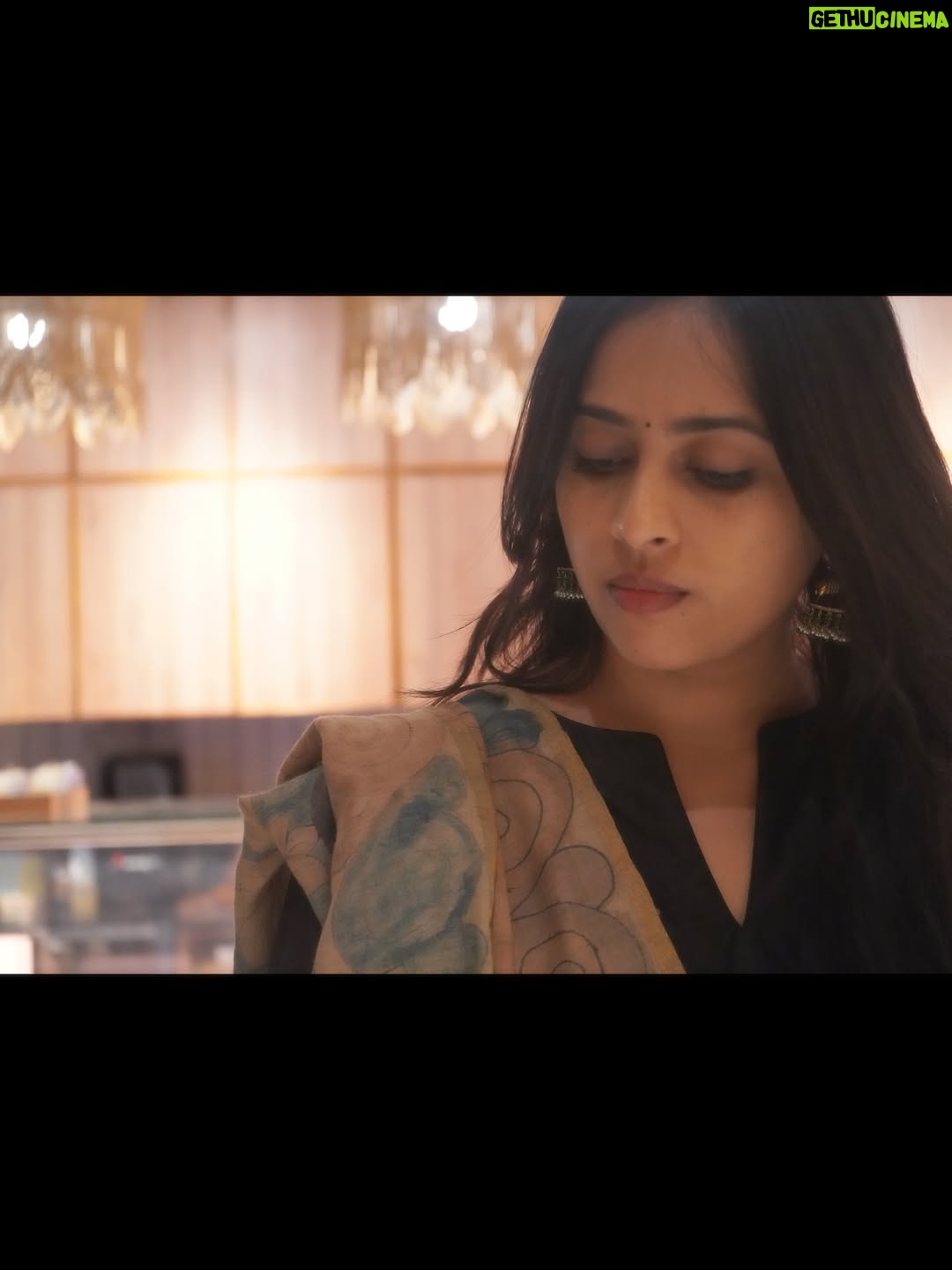 Sri Divya - 419.8K Likes - 📷 @shreeofficially 🖤