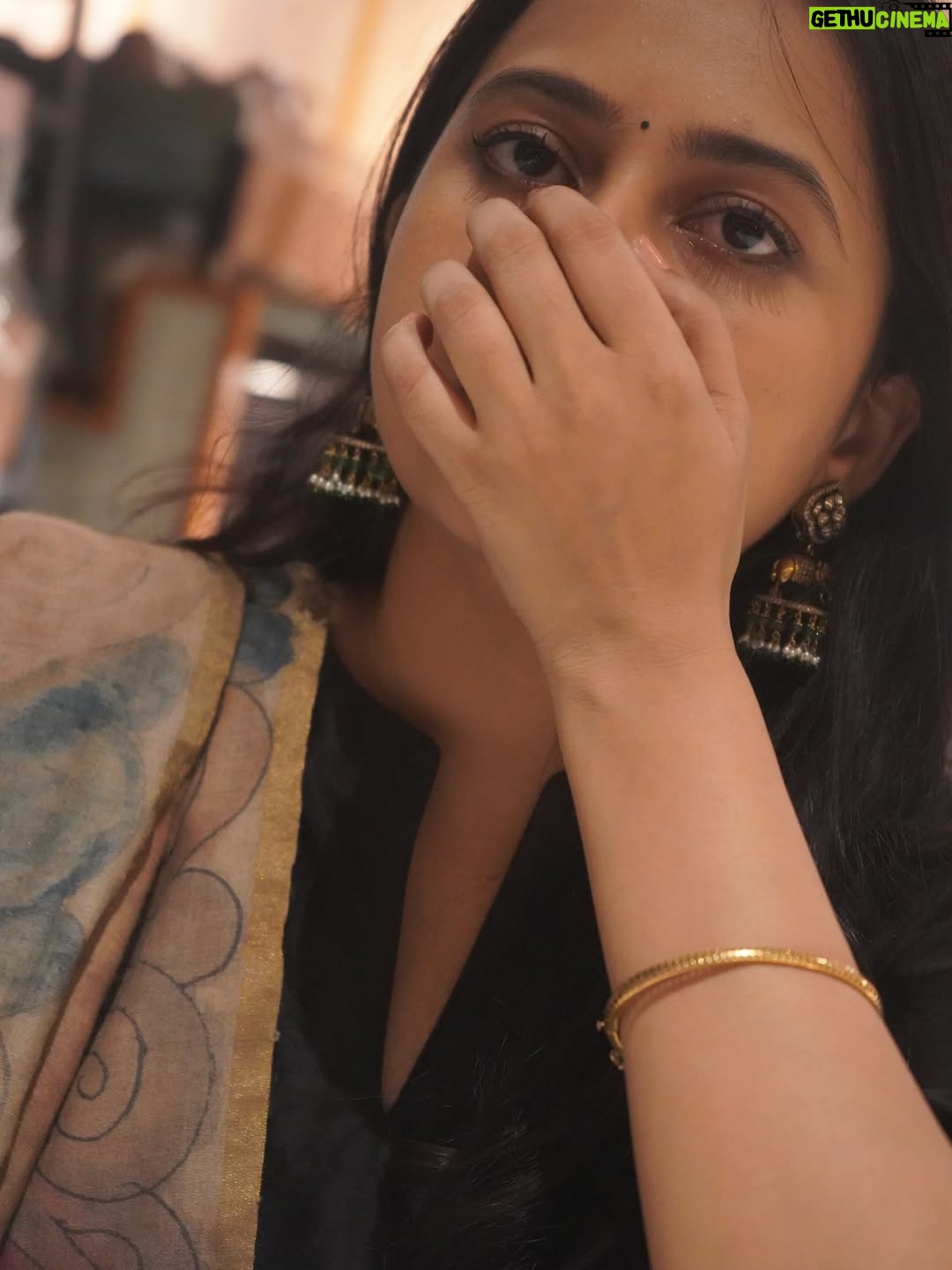 Sri Divya - 419.8K Likes - 📷 @shreeofficially 🖤