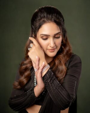 Sridevi Vijaykumar Instagram - If you feel a spark, chase it โจ๏ธ
.
โจ๏ธ
.
โจ๏ธ
.
โจ๏ธ
.
โจ๏ธ
Outfit๐ @prashantikumarlabel
Jewellery๐ @the_jewel_gallery
Photography๐ธ @pranil_chintewar
#spark #black #blackmagic #outfit #fashion #instapic #instagram#instagood #instafeed #magic #Photography #love #weekend #photooftheday #photoshoot