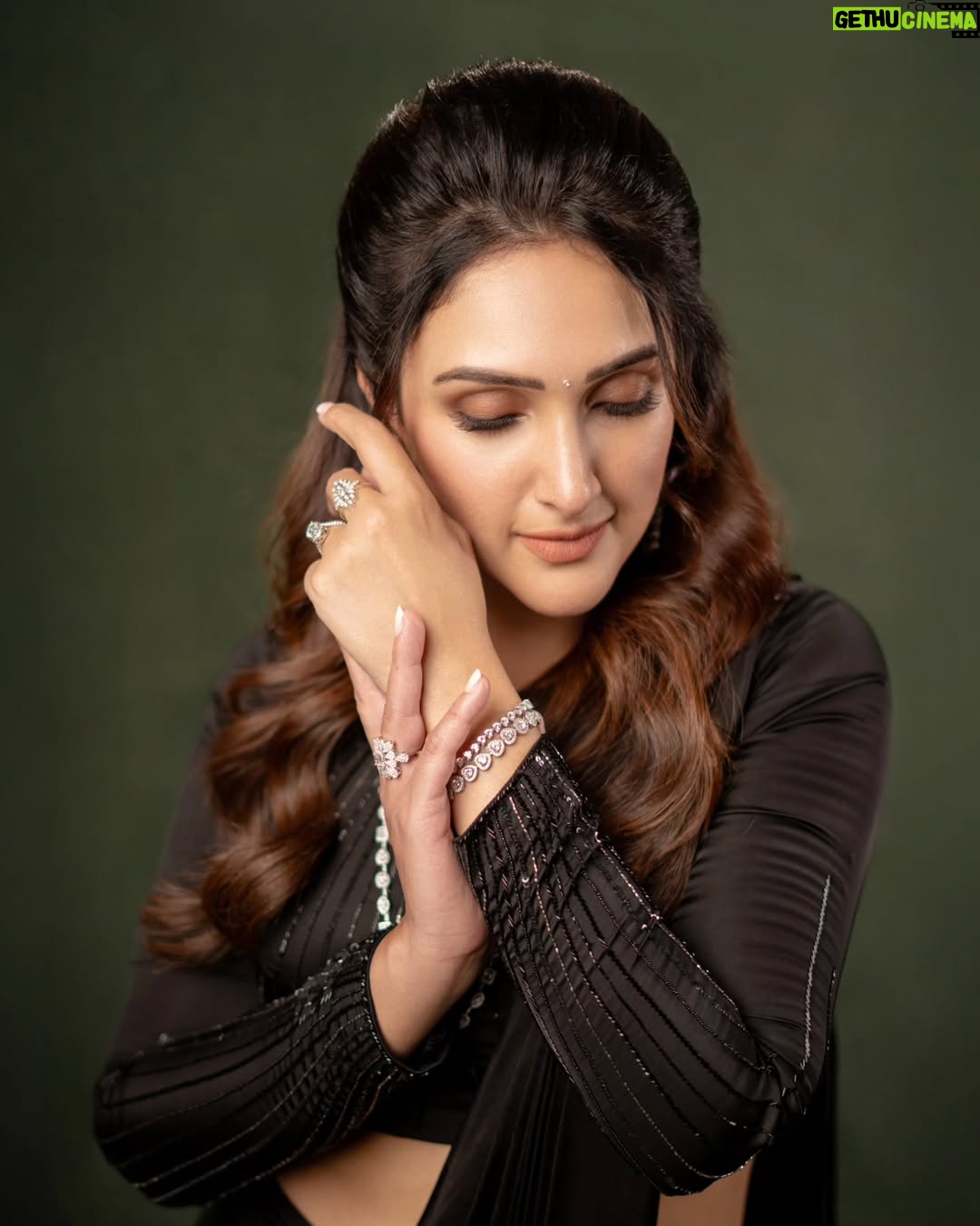 Sridevi Vijaykumar - 77.9K Likes - If you feel a spark, chase it ✨️
.
✨️
.
✨️
.
✨️
.
✨️
Outfit👗  @prashantikumarlabel 
Jewellery💎  @the_jewel_gallery 
Photography📸  @pranil_chintewar

#spark #black #blackmagic #outfit #fashion #instapic #instagram#instagood #instafeed #magic #Photography #love #weekend #photooftheday #photoshoot