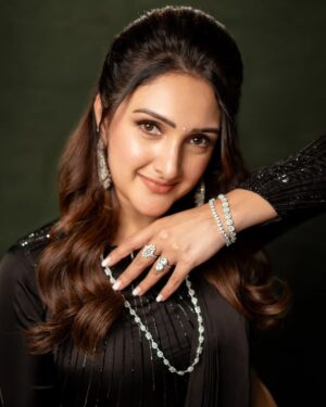 Sridevi Vijaykumar Instagram - If you feel a spark, chase it โจ๏ธ
.
โจ๏ธ
.
โจ๏ธ
.
โจ๏ธ
.
โจ๏ธ
Outfit๐ @prashantikumarlabel
Jewellery๐ @the_jewel_gallery
Photography๐ธ @pranil_chintewar
#spark #black #blackmagic #outfit #fashion #instapic #instagram#instagood #instafeed #magic #Photography #love #weekend #photooftheday #photoshoot