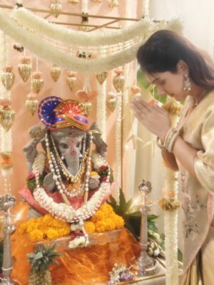 Sridevi Vijaykumar Instagram - Happy vinayaka chathurthi ๐๐
.
.
.
.
.
.
.
.
.
.
Saree @asnnexclusivecollections
Decor @kairagiftworld
#vinayakachavithi #ganeshchaturthi #ganesha #chaturthi #ganapati #ganapathibappamoriya #ganeshfestival