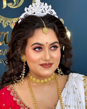 Srijeeta Chakraborty Instagram - আমি কোনটা ছেড়ে কোনটা ছবিটা তোমাদের সঙ্গে শেয়ার করব ঠিক করতে পাছিলাম না তাই অনেক ছবি এক সঙ্গে শেয়ার করলাম তোমাদের ভালো লাগলে একতটা কমেন্ট কোরো pls আর এই সুন্দর ড্রেস আর জুয়েলারী দিয়েছে @ankita_fashion_gallery
#highlightsシ゚ #supportme #fb #highlight #follower #support #viral #balurghat #instragram