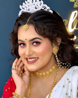 Srijeeta Chakraborty Instagram - আমি কোনটা ছেড়ে কোনটা ছবিটা তোমাদের সঙ্গে শেয়ার করব ঠিক করতে পাছিলাম না তাই অনেক ছবি এক সঙ্গে শেয়ার করলাম তোমাদের ভালো লাগলে একতটা কমেন্ট কোরো pls আর এই সুন্দর ড্রেস আর জুয়েলারী দিয়েছে @ankita_fashion_gallery
#highlightsシ゚ #supportme #fb #highlight #follower #support #viral #balurghat #instragram