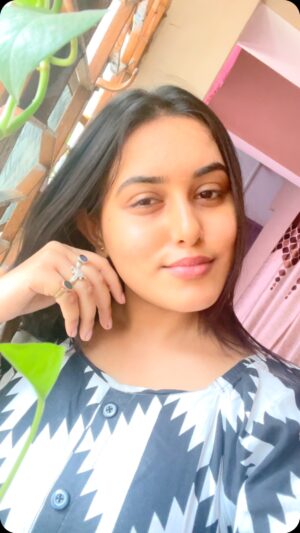 Srijeeta Chakraborty Instagram - @letshyphen 🤎🌼 #everyone #follwer #sunscreen #product #review