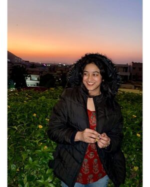 Srijhansi Mungalla Instagram - Wrapped in the magic of chilly winds and golden skies. 🌬️🌅
.
.
.
#WinterVibes #SunsetGlow #ChasingTheSun #WinterSunset #NatureLover #SkyLove #PeacefulMoments #GoldenHourMagic #WinterLove #SimpleJoys #NatureBeauty #WeekendVibes #Wanderlust #SereneScenery #positivevibes #vizag #vishakhapatnam_diaries #me #andhrapradesh