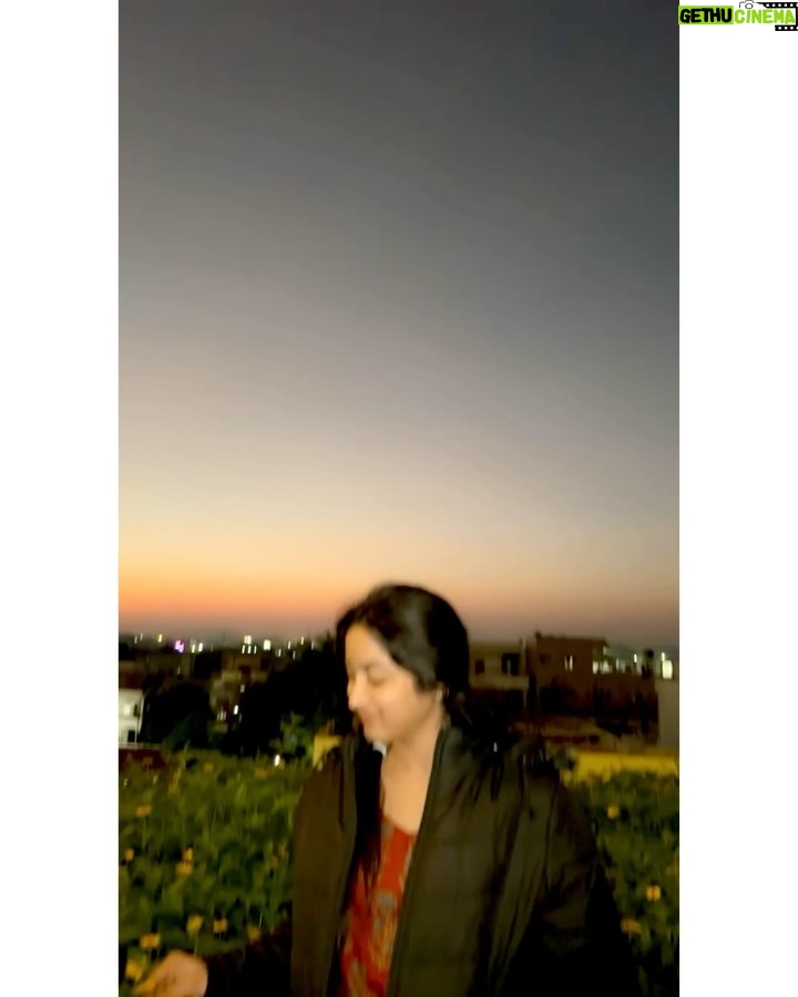 Srijhansi Mungalla - 3.6K Likes - Wrapped in the magic of chilly winds and golden skies. 🌬️🌅
.
.
.

#WinterVibes #SunsetGlow #ChasingTheSun #WinterSunset #NatureLover #SkyLove #PeacefulMoments #GoldenHourMagic #WinterLove #SimpleJoys #NatureBeauty #WeekendVibes #Wanderlust #SereneScenery #positivevibes #vizag #vishakhapatnam_diaries #me #andhrapradesh