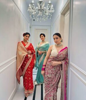 Srishty Rode Instagram - Three souls one vibe 🩷🩵❤️
Also me wearing mom ki saree 😍🩷✨🧿