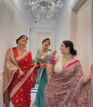 Srishty Rode Instagram - Three souls one vibe 🩷🩵❤️
Also me wearing mom ki saree 😍🩷✨🧿