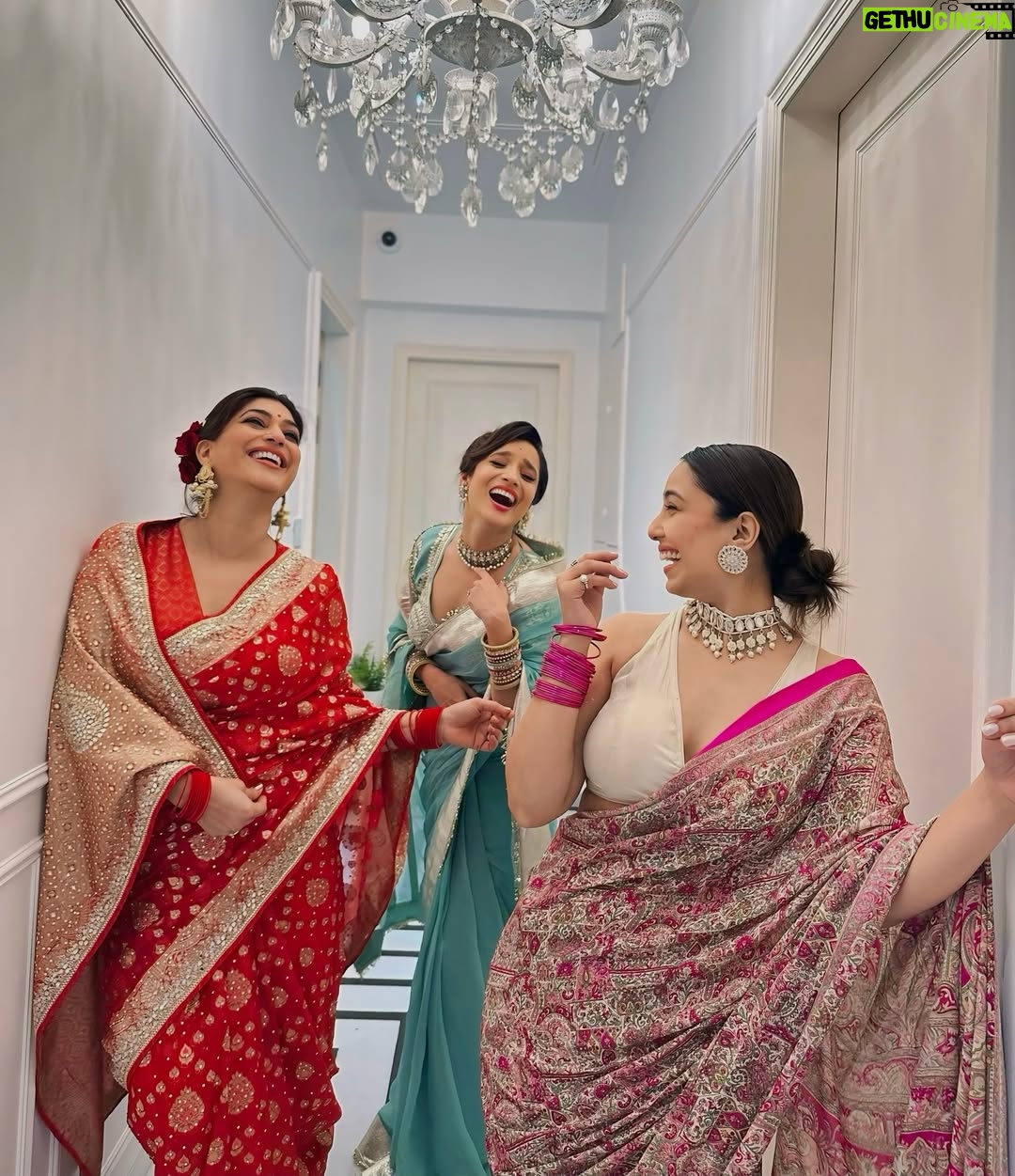 Srishty Rode - 261.3K Likes - Three souls one vibe 🩷🩵❤️
Also me wearing mom ki saree 😍🩷✨🧿
